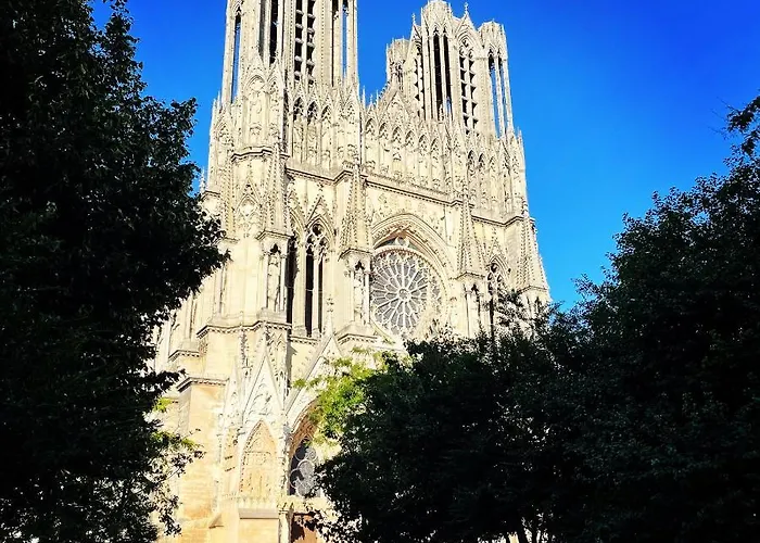 Hyper-centre Erlon Cathedrale Calme *